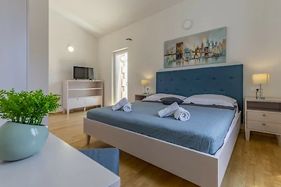 Lotus Elite Villa mit Pool und Whirlpool 1