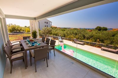 Villa mit Pool und Meerblick in Fazana -...