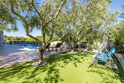 Villa Pinus mit Pool, Spielzimmer, Garten