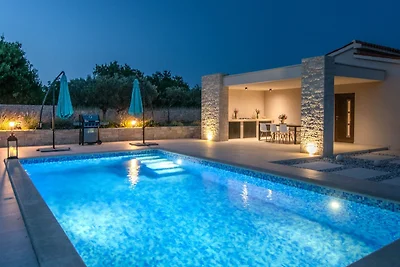 Villa Silentio mit Whirlpool und Pool (4+2)