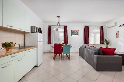Schöne Wohnung Rot in der Nähe des Strandes