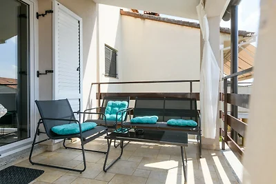 Cozy Apartment Luka with Shared Pool and Gym