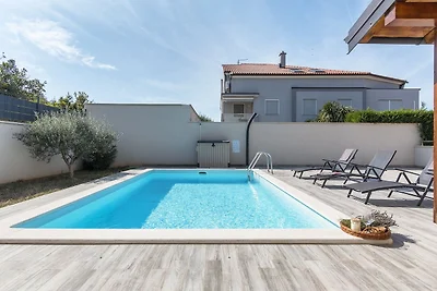 Kristallblaue Poolresidenz – Apartment Volme