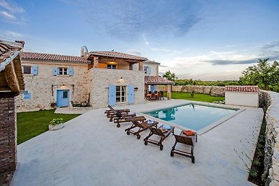 Villa Tomani - Pool, Jacuzzi, Sport Courts