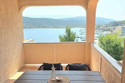 Apartment Nikolina 1 mit Meerblick