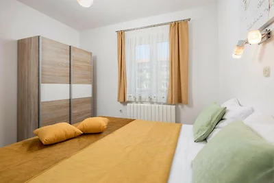 Exquisite Wohnung Gelb in Meeresnähe