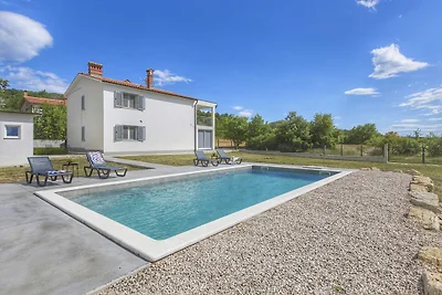 Private Pool with Relaxing Nature View - Apt...