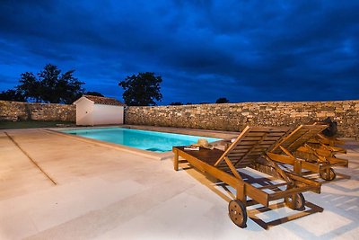 Villa Tomani - Pool, Jacuzzi, Sport Courts