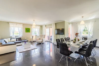 Villa für 10 Personen mit Pool, Grill,...