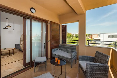 Modern Apt, Shared Pool, Balcony - Cesare 3