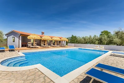 Villa Marceta mit Gemeinschaftspool