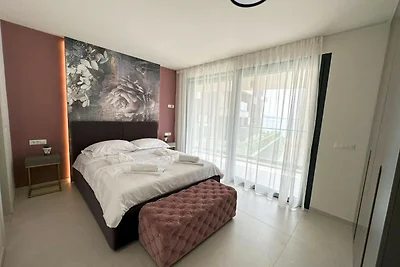 The Riviera Three - Luxusapartment am Wasser