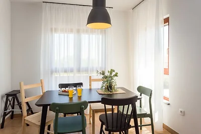 Modern Apt, Shared Pool, Balcony - Cesare 3