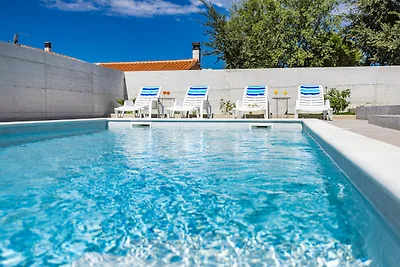 Moderne Familienvilla Teo mit privatem Pool