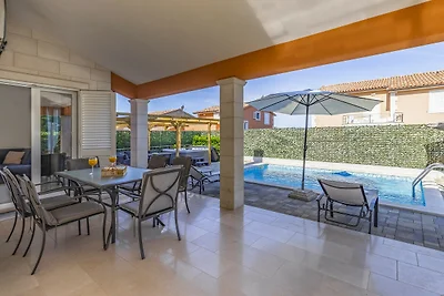 Lotus Elite Villa mit Pool und Whirlpool 12