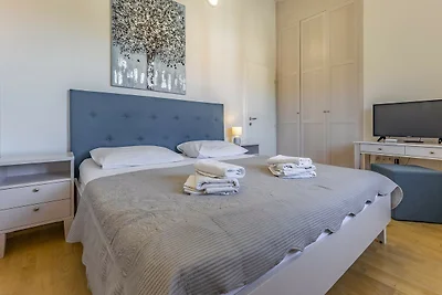 Lotus Elite Villa with Pool & Jacuzzi 9