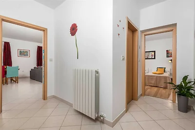 Schöne Wohnung Rot in der Nähe des Strandes