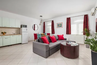 Schöne Wohnung Rot in der Nähe des Strandes