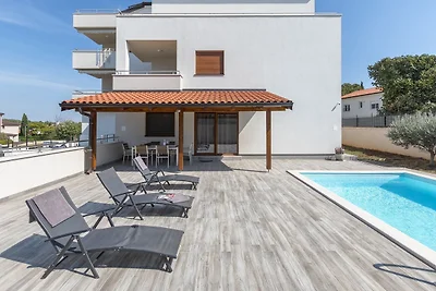 Kristallblaue Poolresidenz – Apartment Volme