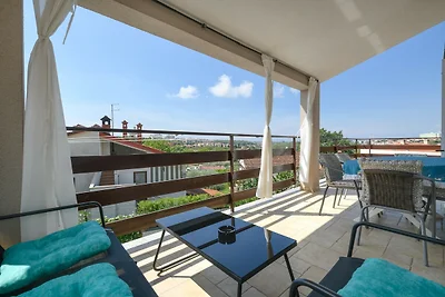 Cozy Apartment Luka with Shared Pool and Gym