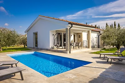 Oliva Serenity Apartment mit Pool