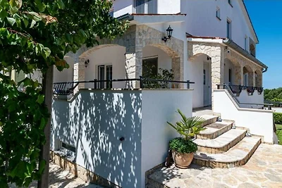 Family Apartment Stinjan with Garden View