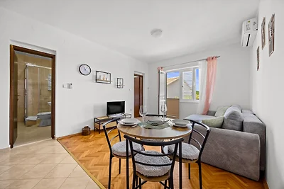 Apartment Nikolina 3 mit Meerblick