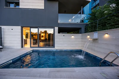 The Bayfront - Luxury Pool Residence