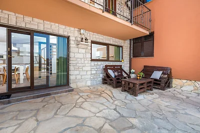 Private Pool and Big Garden- Holiday Home...
