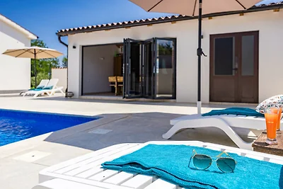 Nature Lovers Retreat - Casa Irena with Pool