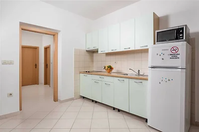 Schöne Wohnung Rot in der Nähe des Strandes