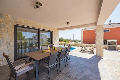 Bezaubernde Villa West mit Pool und Whirlpool