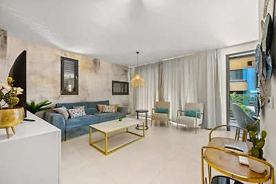 The Sunset - Luxury Waterfront Apartment