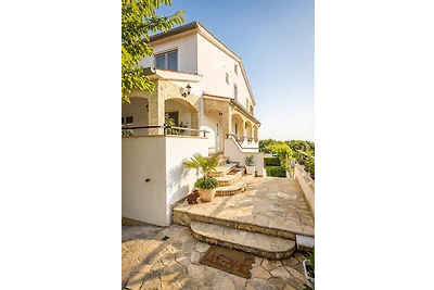 Familienapartment Stinjan mit Gartenblick