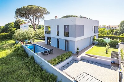 Villa Pinus mit Pool, Spielzimmer, Garten