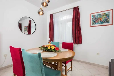 Schöne Wohnung Rot in der Nähe des Strandes