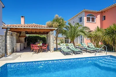 Villa für 10 Personen mit Pool, Grill,...