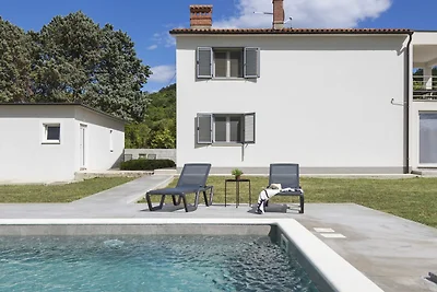 Private Pool with Relaxing Nature View - Apt...