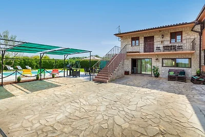 Private Pool and Big Garden- Holiday Home...