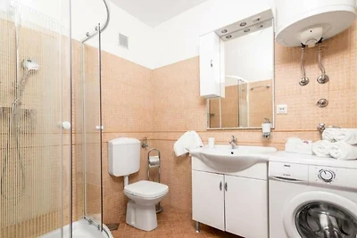 Family Apartment Stinjan with Sea View