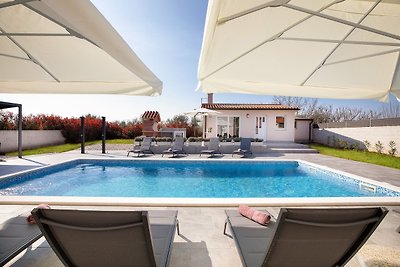 Villa Berg II - Pool, Spielzimmer, Trampolin