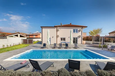 Villa Berg II - Pool, Spielzimmer, Trampolin
