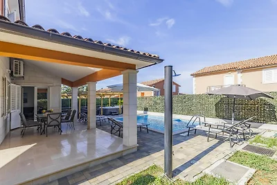 Lotus Elite Villa mit Pool und Whirlpool 8