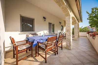 Familienapartment Stinjan mit Gartenblick