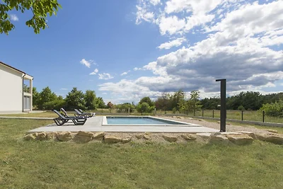 Private Pool with Relaxing Nature View - Apt...