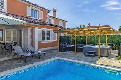 Lotus Elite Villa with Pool & Jacuzzi 9