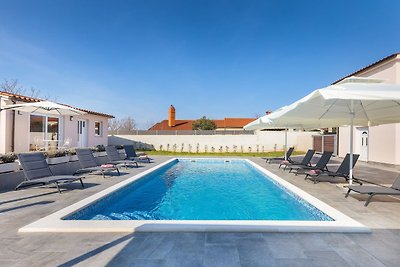 Villa Berg II - Pool, Spielzimmer, Trampolin