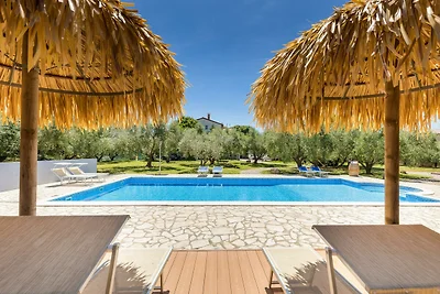 Villa Marceta mit Gemeinschaftspool