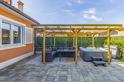 Lotus Elite Villa mit Pool und Whirlpool 12