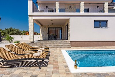 Enchanting Villa West with Pool and Jacuzzi